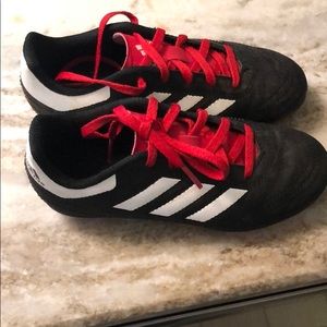 Youth soccer cleats